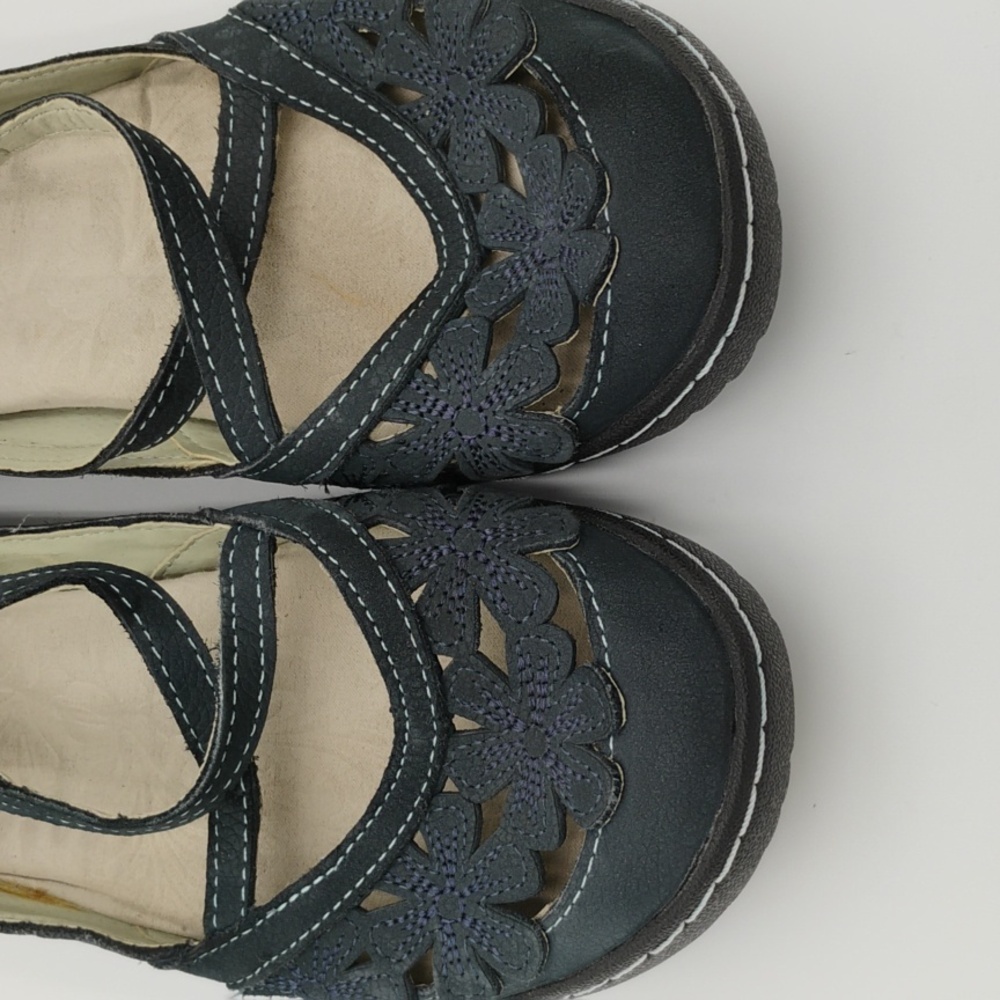 Jambu Navy Blossom Encore Flat - Picture 2 of 6